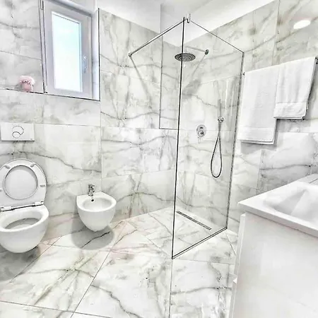 53° Bs Skanderbeg Center Comfort * 티라나